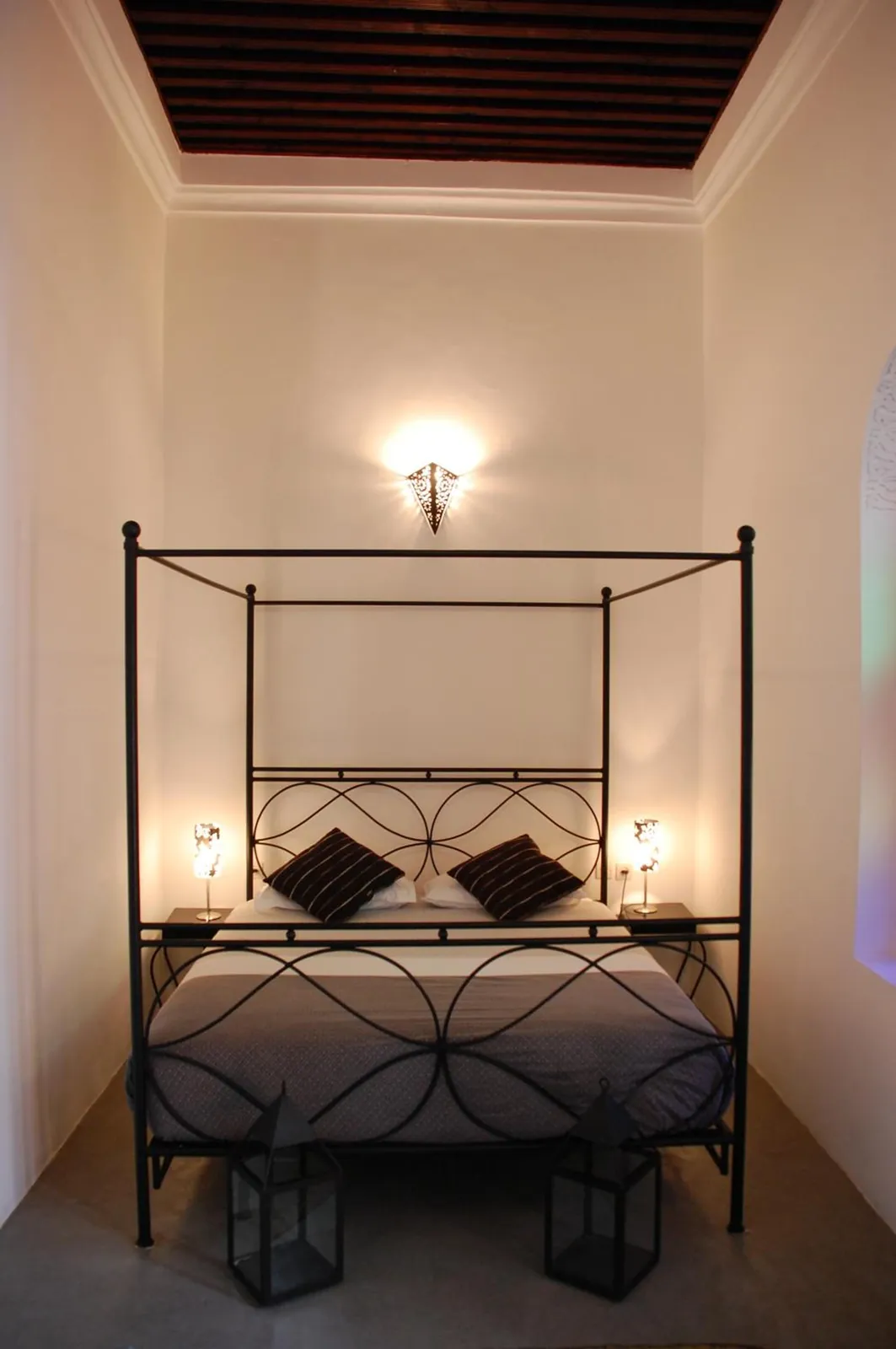 La chambre Hadid et son lit en fer forgé